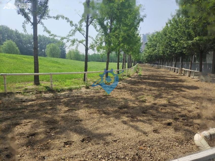 办公楼精装出租,紧邻主干路,北侧是通燕高速便宜出租