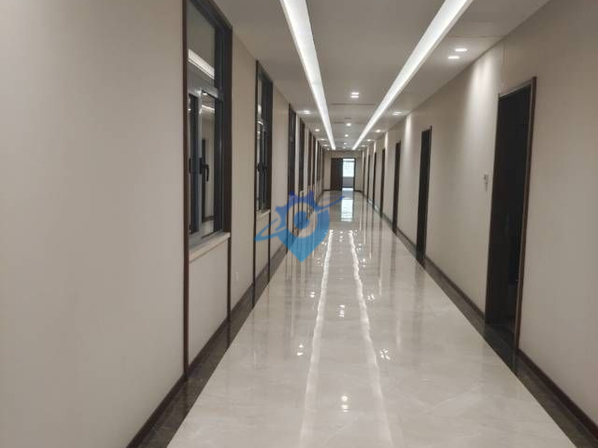 办公楼精装出租,紧邻主干路,北侧是通燕高速便宜出租